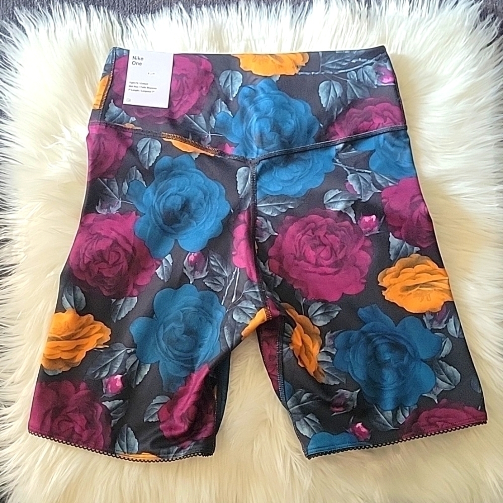 Women's Nike Training Shorts - Picture 3 of 6